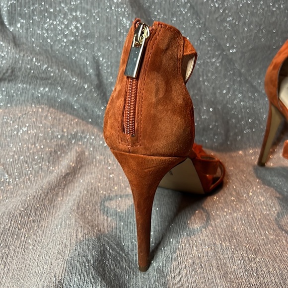 I-N-C suede fringed ,zipper back heels - Picture 3 of 9